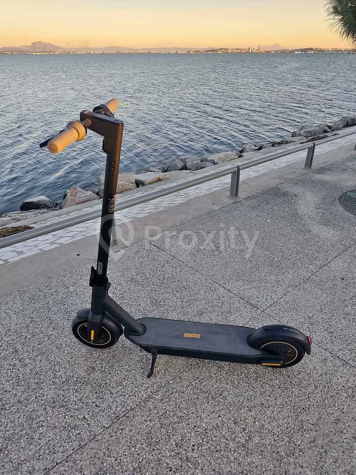 Trottinette électrique Ninebot G30 Max presque neuve à vendre aux Jardins d'El Menzah 1