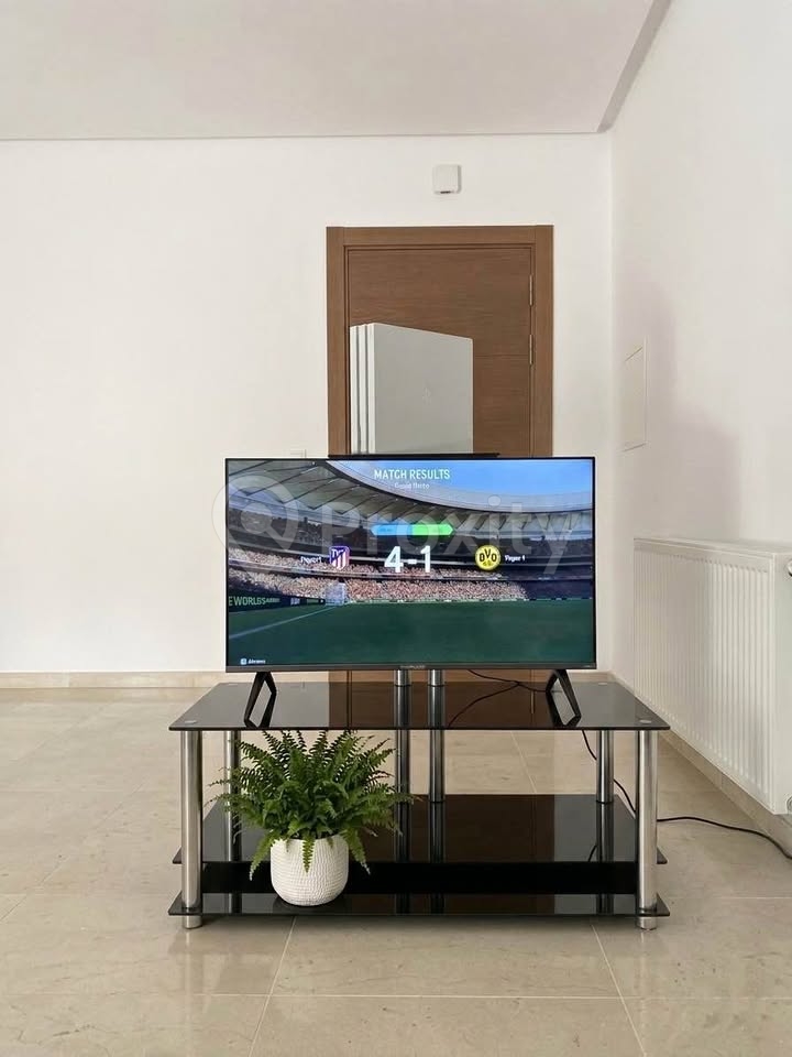 TV MAXWELL 40 pouces Full HD avec récepteur intégré et table TV à vendre à Tunis