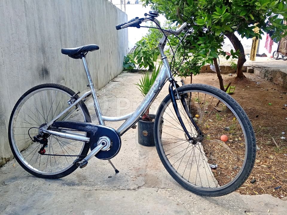 Vélo 27 pouces importé avec vitesses à vendre au Bardo