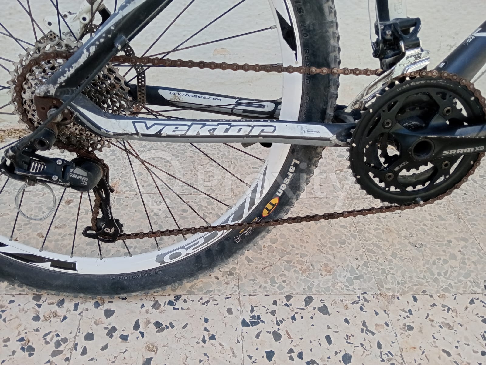 Vélo VTT adulte en bon état à vendre à Monastir