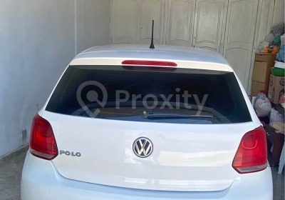 Vue arrière d’une Polo 7 blanche d’occasion en Tunisie