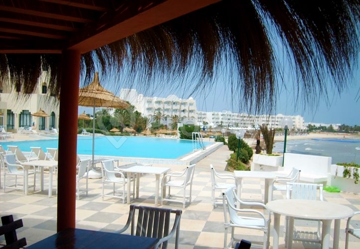 Deux hôtels 3 et 4 étoiles en bord de mer à vendre ou à louer à Monastir