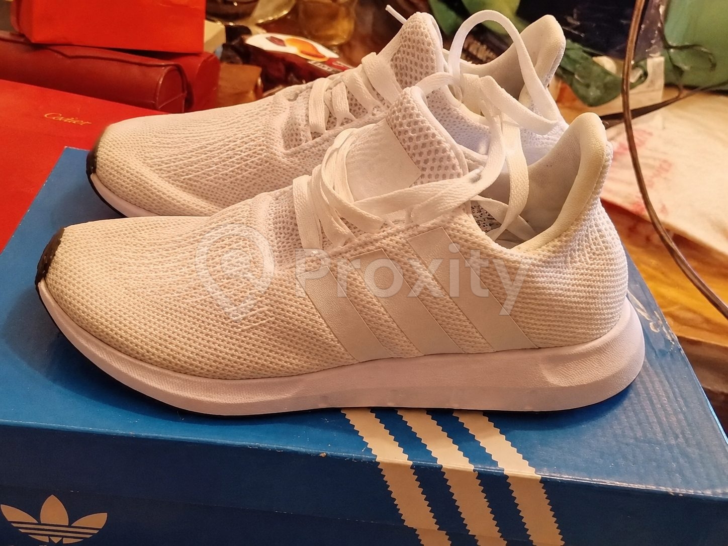 Chaussures Adidas Swift Run blanches pointure 42 au Kram