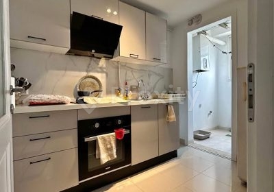 Cuisine équipée de l’appartement S+1 à louer à La Marsa route du Relais
