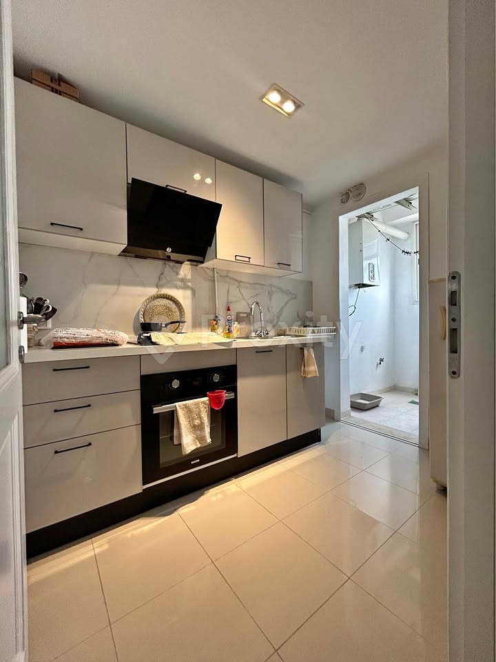 Appartement S+1 vide avec ascenseur à louer à La Marsa – Route du Relais