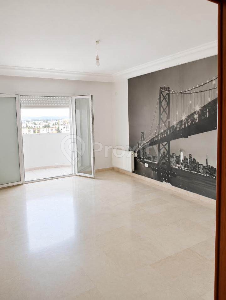 Appartement S+2 à louer au Bardo – 3ème étage avec ascenseur, 800 DT/mois
