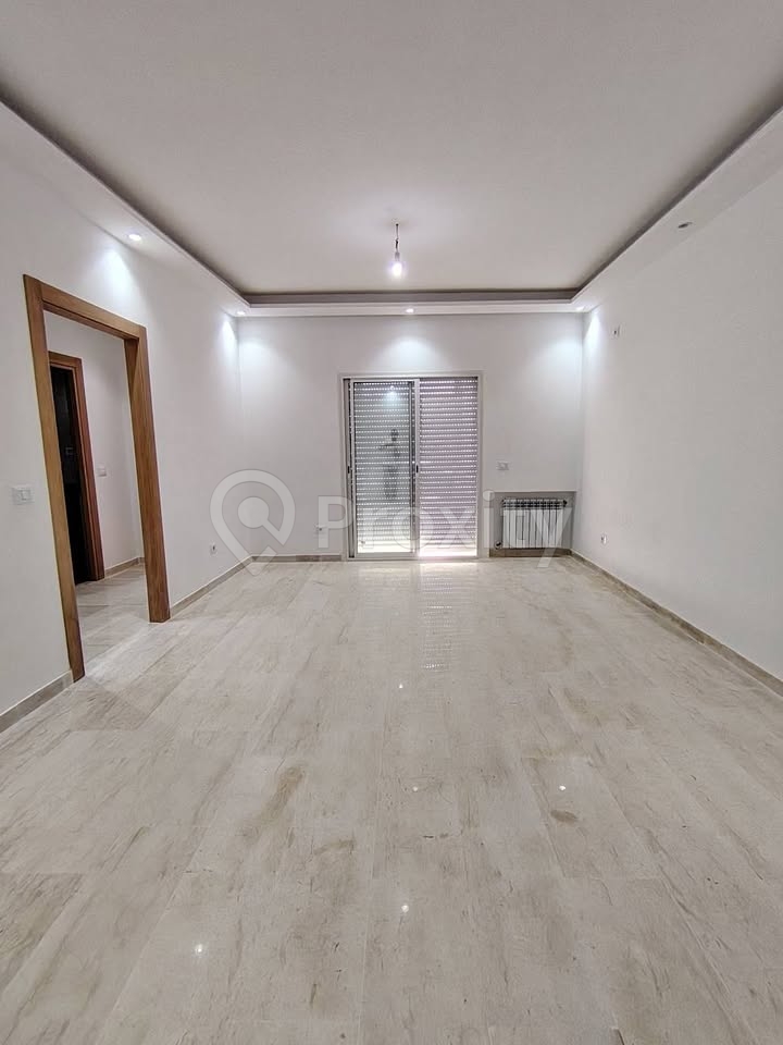 Appartement S+2 à louer aux Jardins d'El Menzah 1 – 1er étage avec balcon