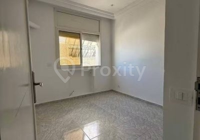 Chambre lumineuse de l’appartement S+2 à louer à Manar 2