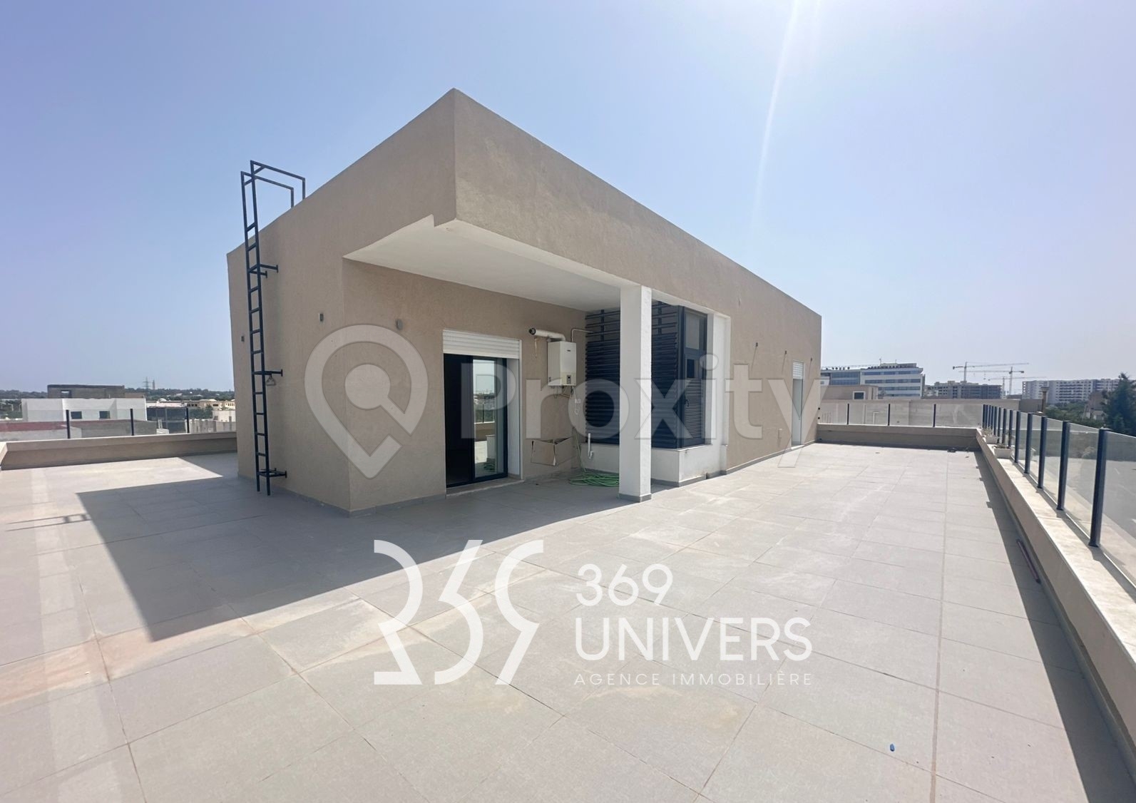 Appartement S+2 avec grande terrasse à louer aux Jardins de Carthage – Parking et cellier