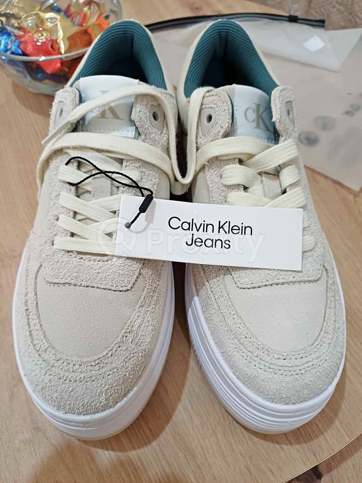 Baskets femme Calvin Klein Jeans neuves à El Mourouj 6 – 200 DT