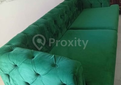 Canapé en velours vert à vendre à Hammamet en bon état