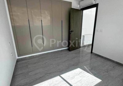 Chambre avec dressing intégré dans un appartement S+1 à La Nouvelle Soukra