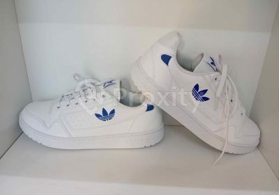 Chaussures Adidas NY 90 blanches et bleues pointure 42 à Hammam Lif