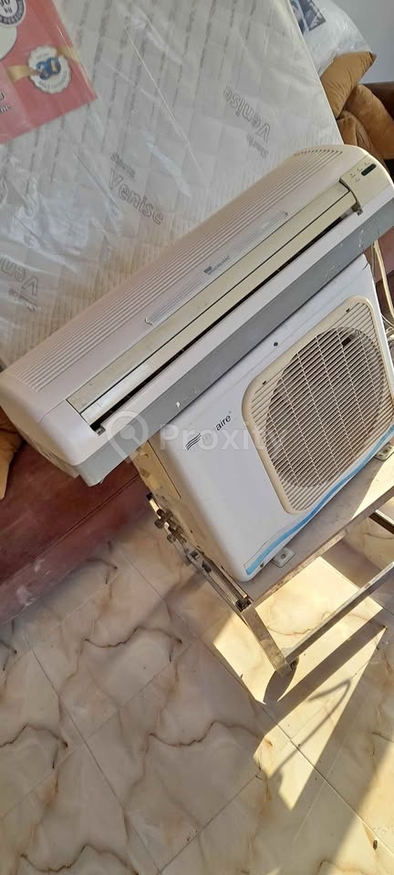 Climatiseur Unionaire 9000 BTU en bon état à vendre à Ariana