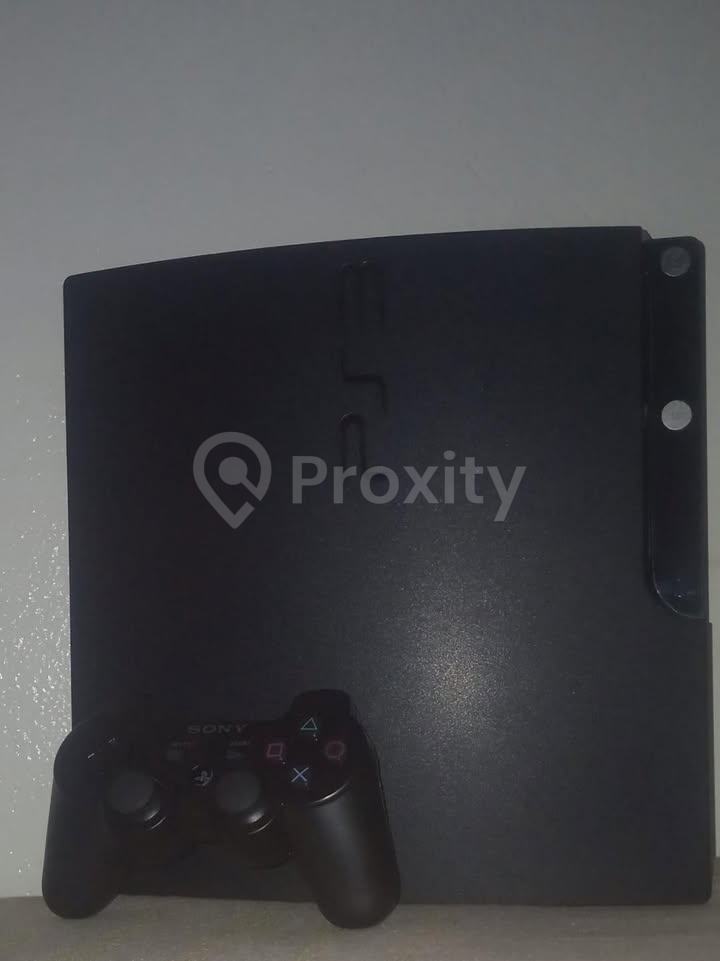 Console PS3 Slim patchée avec 2 manettes et 9 jeux à Ben Arous – 300 DT