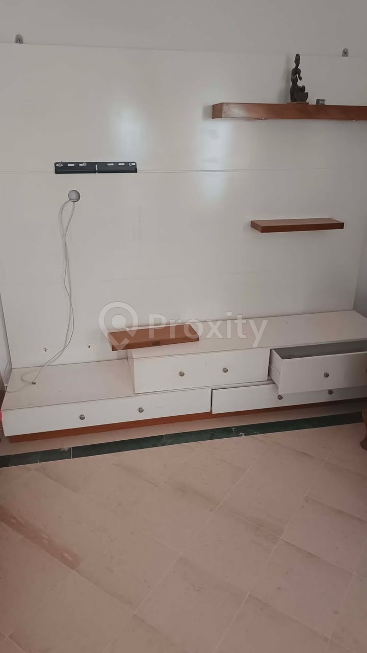 Élément TV mural avec rangements à vendre au Bardo – 200 DT