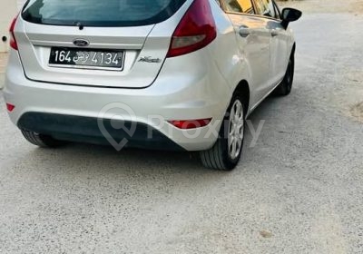 Ford Fiesta 2013 essence à vendre à Tunis