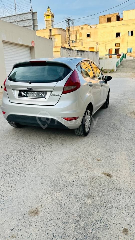 Ford Fiesta 2013 à vendre à Tunis – 5 CV essence, bien entretenue