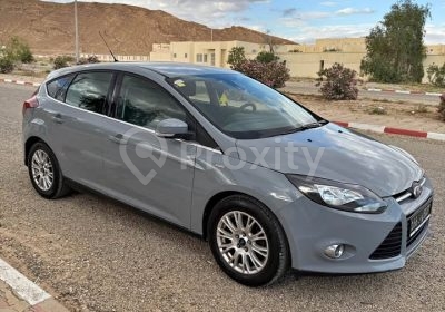 Ford Focus Titanium 2013 grise d’occasion vue avant droite à Tunis