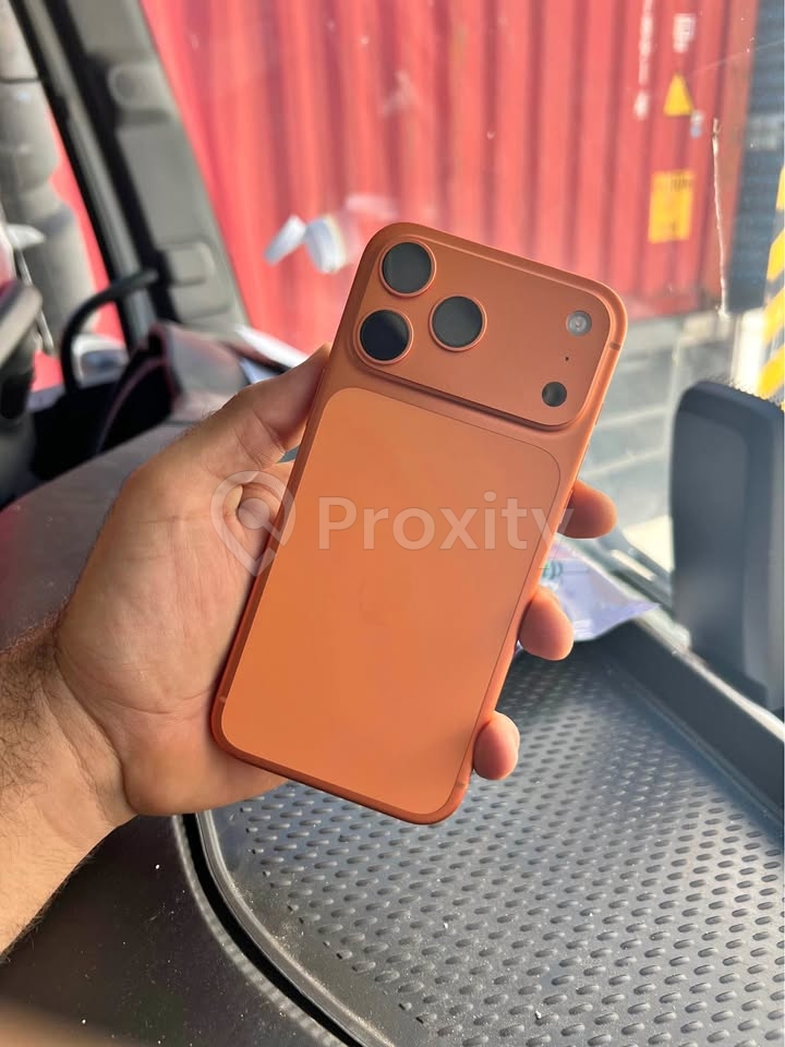 iPhone 17 Pro Max 256 Go presque neuf avec boîte à Ben Arous