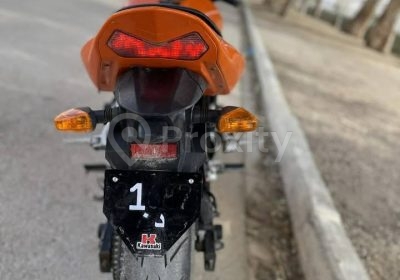 Kawasaki Z750 2006 orange à vendre à Enfidha