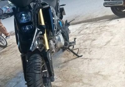 Moto Korak FTM 110 cc noire modèle 2024 vue de face