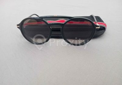 Lunettes de soleil Carrera originales noires d’occasion à Ariana