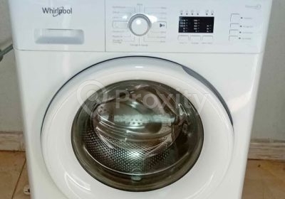 Machine à laver frontale Whirlpool 7 kg d’occasion en bon état à Bizerte