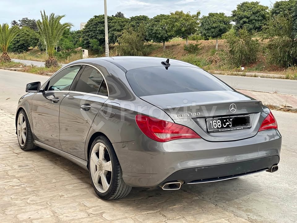 Mercedes-Benz CLA 180 automatique 2014 essence à La Soukra