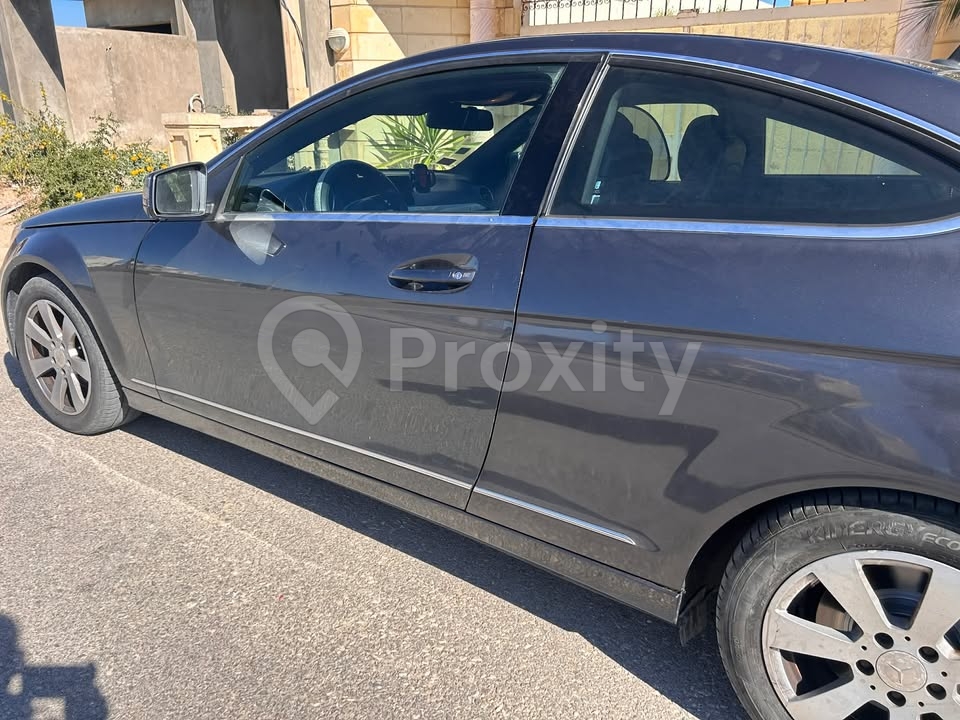 Mercedes Classe C Coupé diesel automatique 2012 à Borj Cédria