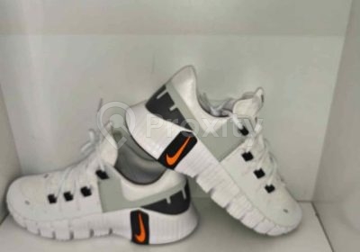 Nike Free Metcon 5 pointure 42 disponibles à Hammam Lif.