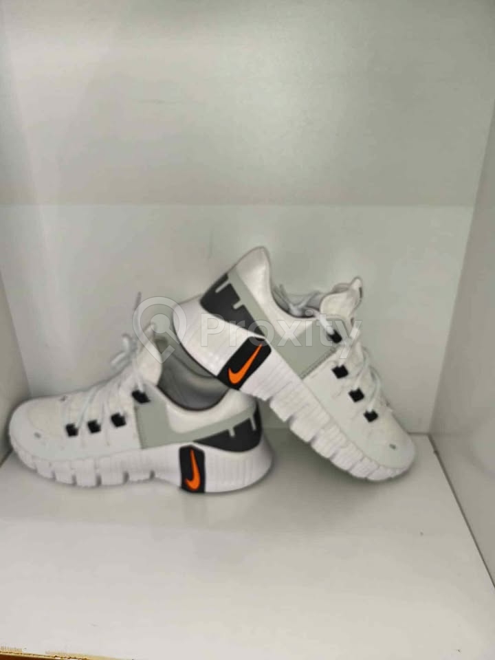 Nike Free Metcon 5 pointure 42/42.5 à vendre à Hammam Lif