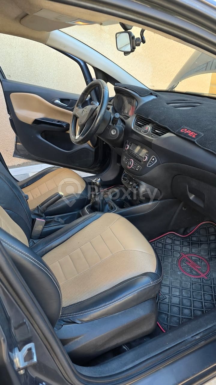 Opel Corsa 2017 4 CV bien entretenue à vendre à Sfax