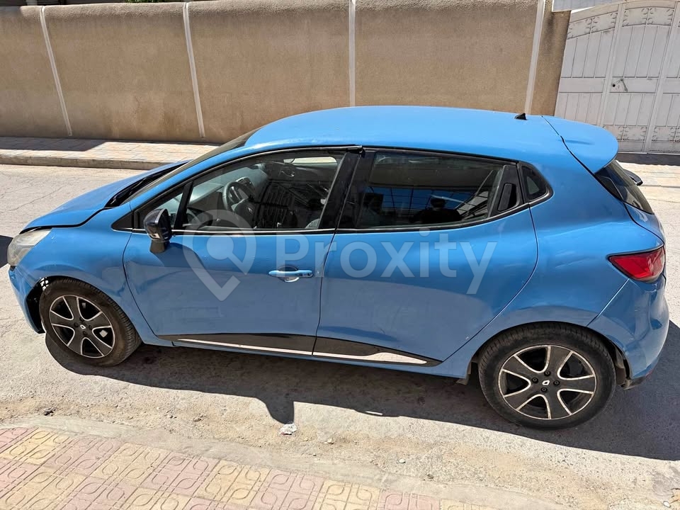 Renault Clio 4 Dynamique essence 2013 au Bardo – 25 500 DT