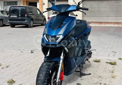 Scooter Phantom Z1 bleu et noir d’occasion à El Mnihla