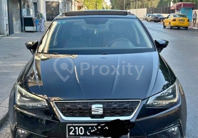 SEAT Ibiza 2019 noire avec toit ouvrant à vendre à Tunis