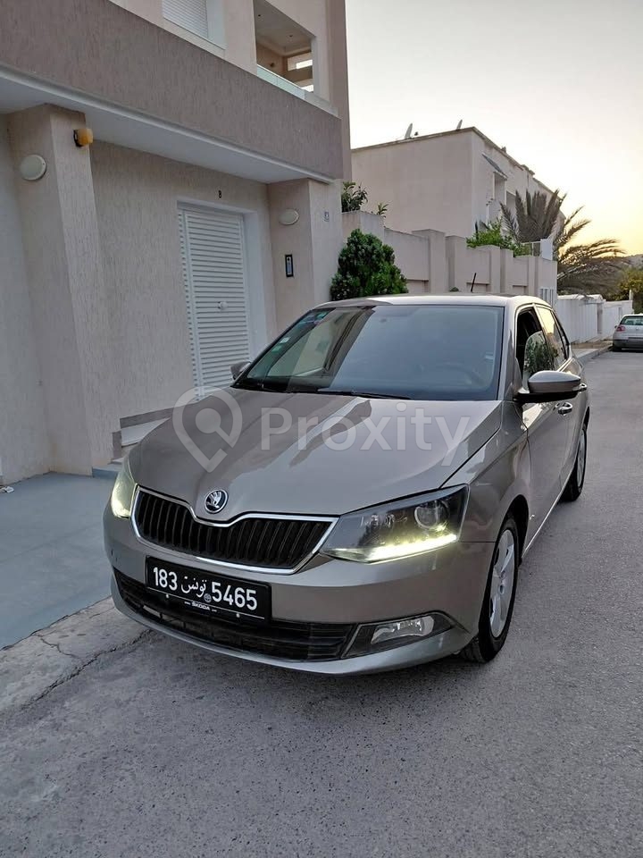Skoda Fabia 2015 essence 4 CV à Ariana – 32 000 DT