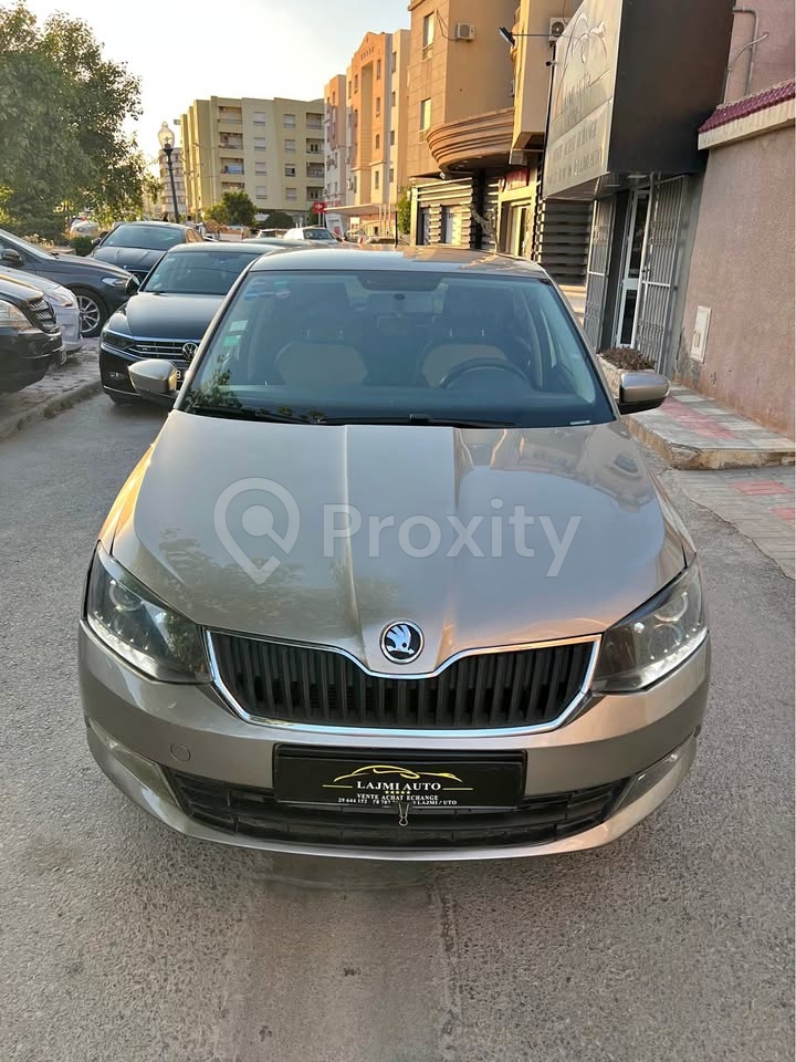 Skoda Fabia 2015 essence à vendre ou échange à Raoued – 4 CV, 220 000 km