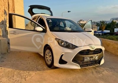 oyota Yaris 2022 blanche d’occasion à vendre à Sousse