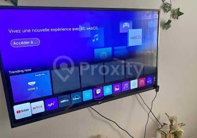 Téléviseur LG Smart TV 43 pouces Full HD affichant l’interface webOS à Tunis