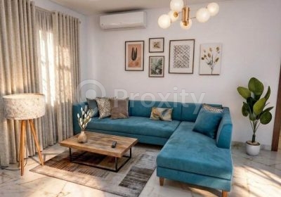 Salon lumineux d’un appartement S+1 meublé à louer à La Nouvelle Soukra