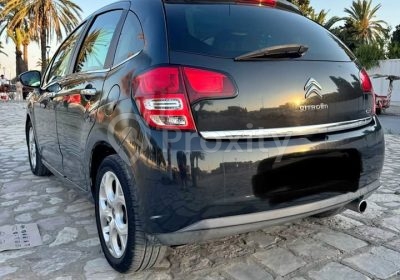 Citroën C3 Zénith noire d’occasion vue arrière trois-quarts à Nabeul