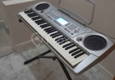 Orgue oriental Ringway TB820 d’occasion avec support à vendre à Fouchana