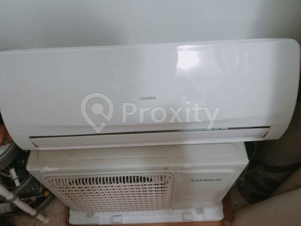Climatiseur Luxor 12 000 BTU chaud/froid d'occasion à Bardo