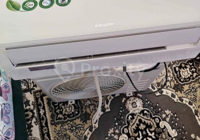 Climatiseur NewStar 12 000 BTU d’occasion avec unités intérieure et extérieure à Bhar Lazreg