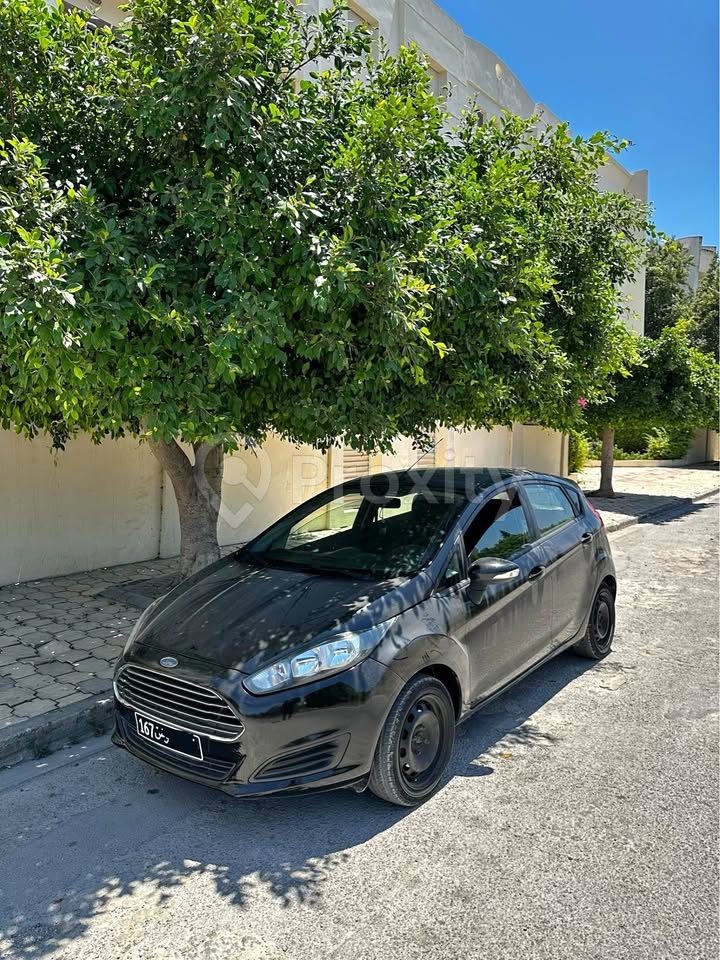Ford Fiesta Trend 2013 essence 5 CV à La Marsa