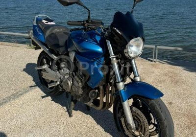 Honda Hornet 919 cc 2002 bleue d’occasion vue de trois quarts avant au Bardo