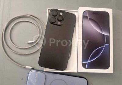 iPhone 16 Pro Max avec boîte, coque et câble à vendre à Tunis
