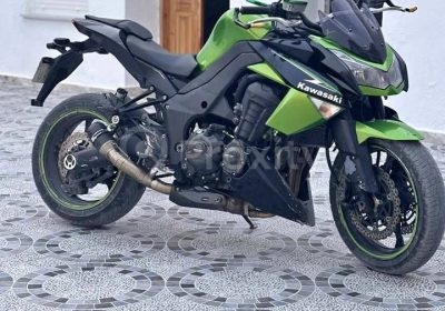 Kawasaki Z1000 Samurai vert et noir en excellent état à vendre à Nabeul