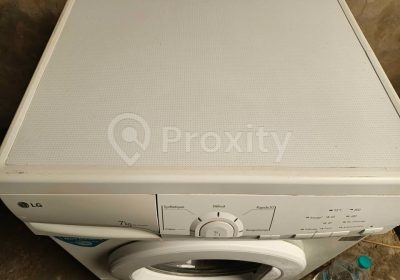 Lave-linge LG 7 kg d’occasion avec panneau de commande à La Marsa